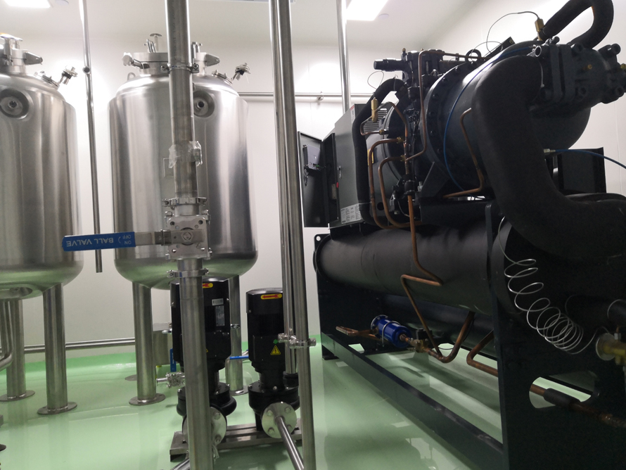 生物制藥行業用100 P低溫螺桿式冷水機使用現場照片